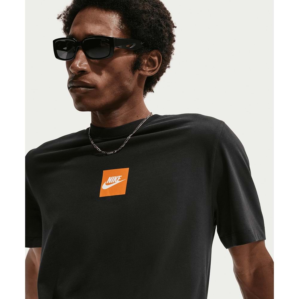 Nike Erkek Sportswear T-Shirt IR4972-010 - Siyah - L